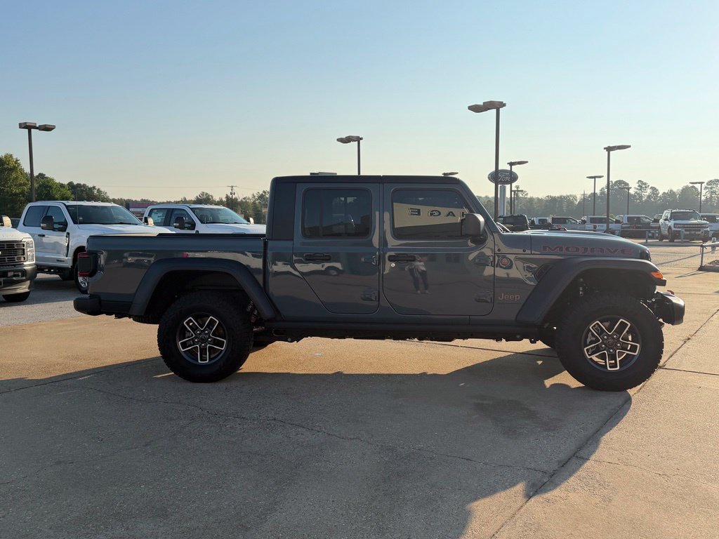 Used 2025 Jeep Gladiator Mojave w/ Convenience Group AWD/4WD image 7
