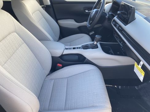 Certified 2026 Honda HR-V LX image 9