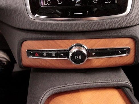 Certified 2022 Volvo XC90 T6 Momentum w/ Protection Package image 52