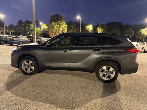 Used 2022 Toyota Highlander LE FWD image 2