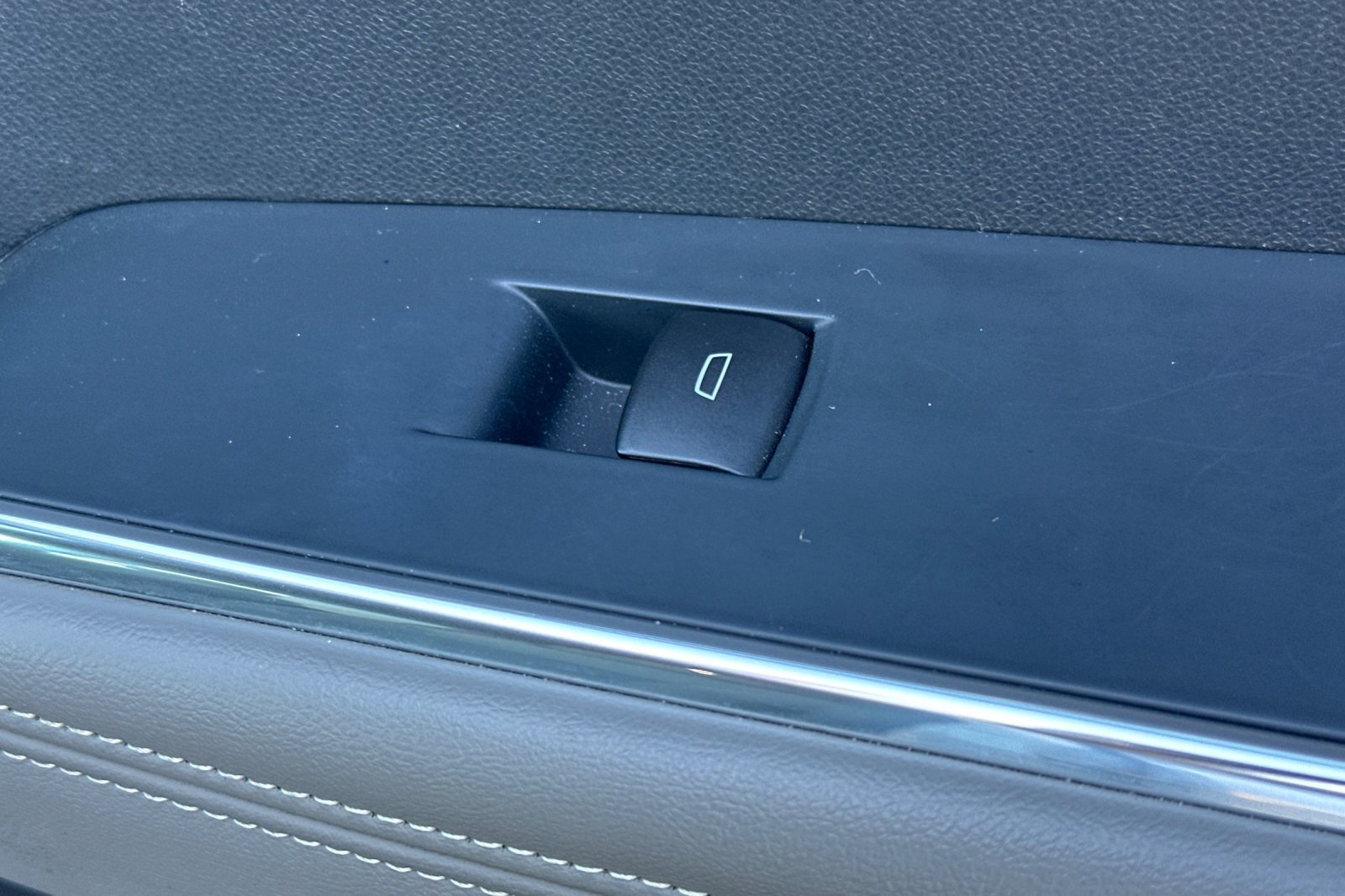 Used 2026 GMC Acadia Elevation FWD image 22
