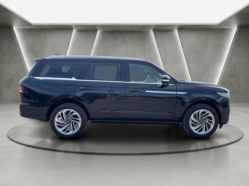 Used 2025 Lincoln Navigator Reserve AWD/4WD image 6