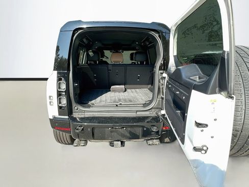 Used 2025 Land Rover Defender 110 V8 AWD/4WD image 28