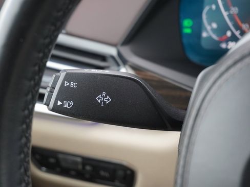 Used 2019 BMW X5 xDrive50i w/ M Sport Package image 21