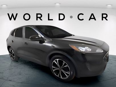 Used 2022 Ford Escape SE w/ SE Sport Appearance Package