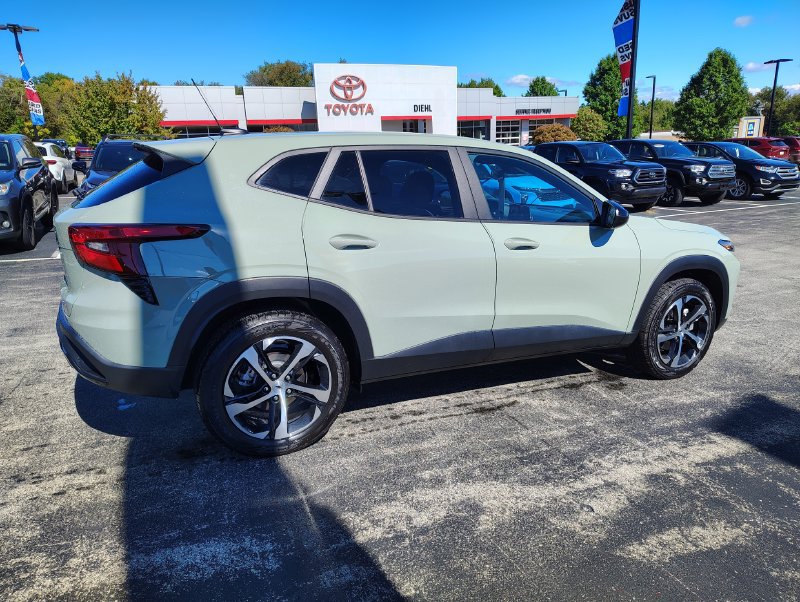 Used 2024 Chevrolet Trax RS w/ Driver Confidence Package FWD image 4