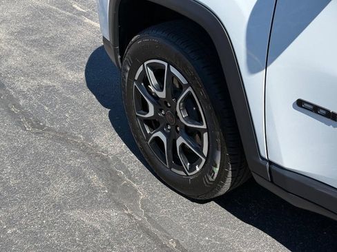 Used 2025 Jeep Compass Trailhawk AWD/4WD image 14