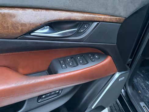 Used 2015 Cadillac Escalade Luxury image 12