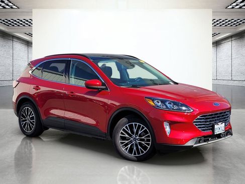 Used 2021 Ford Escape Titanium w/ Titanium Premium Package FWD image 2