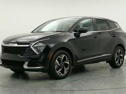 Used 2025 Kia Sportage LX image 3
