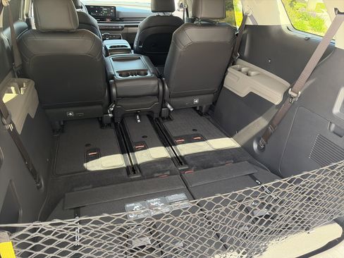 Used 2026 Kia Carnival EX FWD image 33