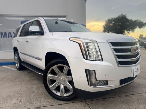 Used 2017 Cadillac Escalade Luxury AWD/4WD image 18