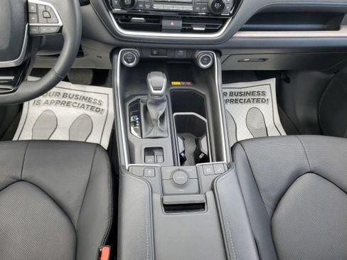 Used 2025 Toyota Grand Highlander AWD Hybrid image 22