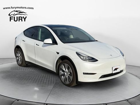 Used 2022 Tesla Model Y Long Range AWD/4WD image 1