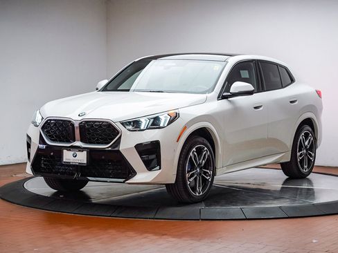 Certified 2025 BMW X2 xDrive28i AWD/4WD image 1