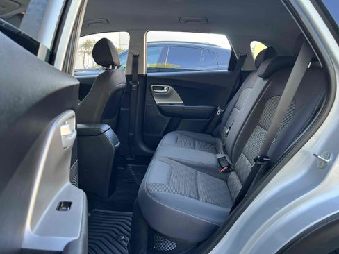 Used 2020 Kia Niro LX FWD image 26