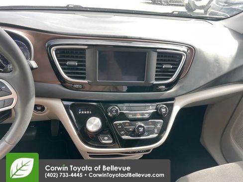 Used 2023 Chrysler Voyager LX image 11