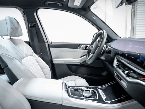 Used 2025 BMW X5 M60i w/ Climate Comfort Package image 64