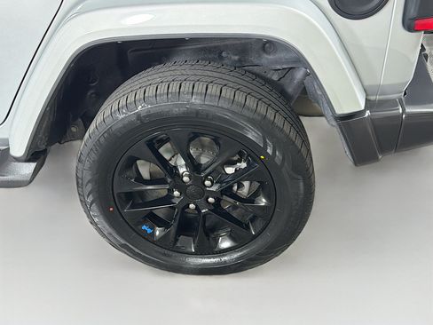 Used 2023 Jeep Wrangler Unlimited Sahara AWD/4WD image 11