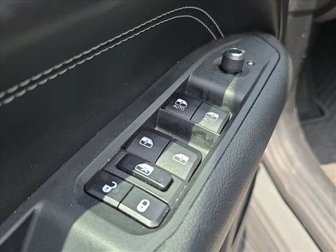 Used 2023 Jeep Compass Latitude w/ Convenience Group AWD/4WD image 8
