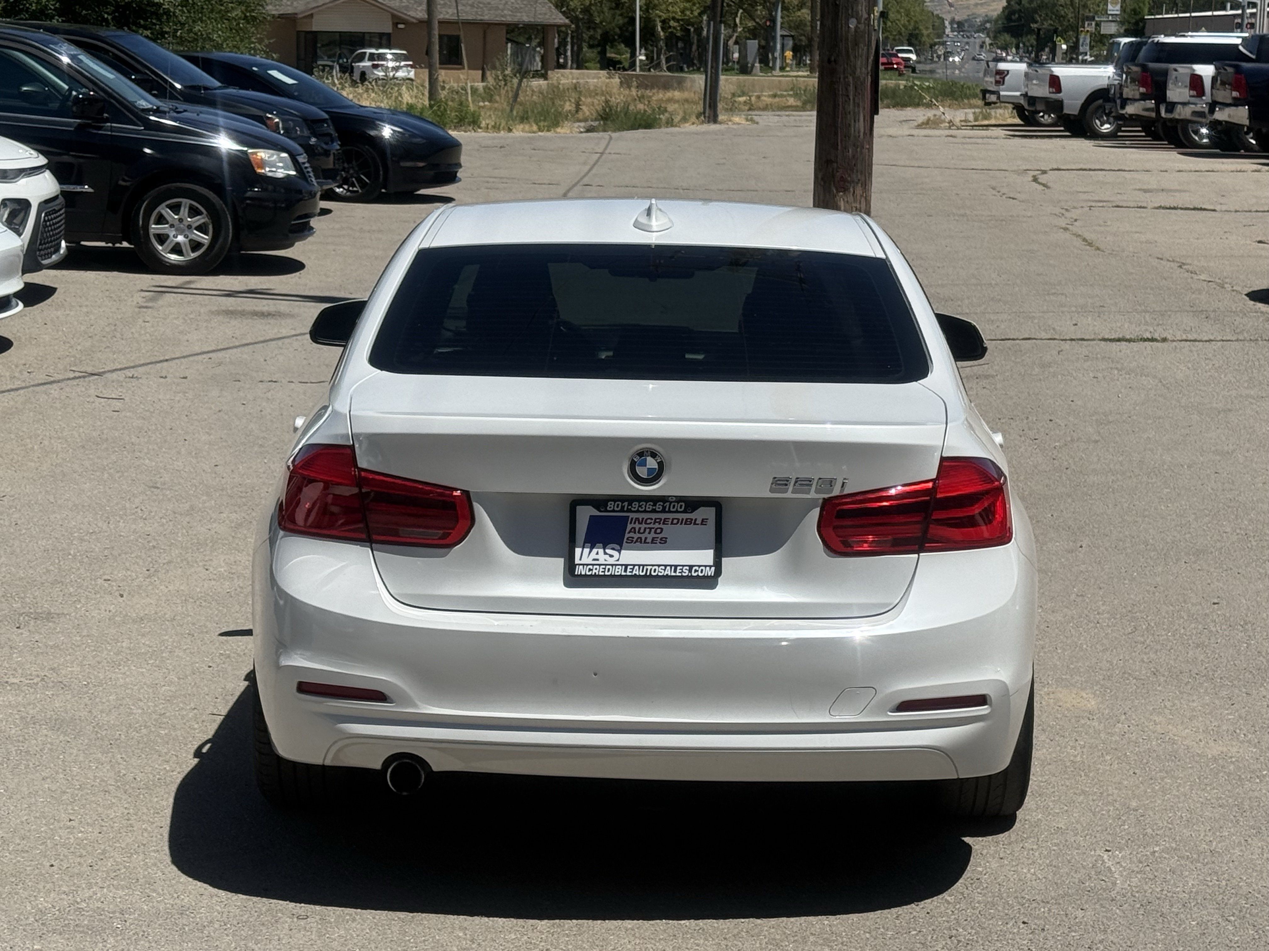 Used 2018 BMW 320i Sedan RWD image 5