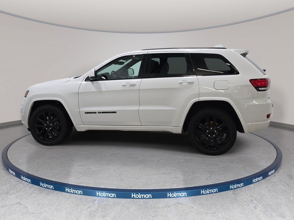 Used 2018 Jeep Grand Cherokee Altitude AWD/4WD image 9