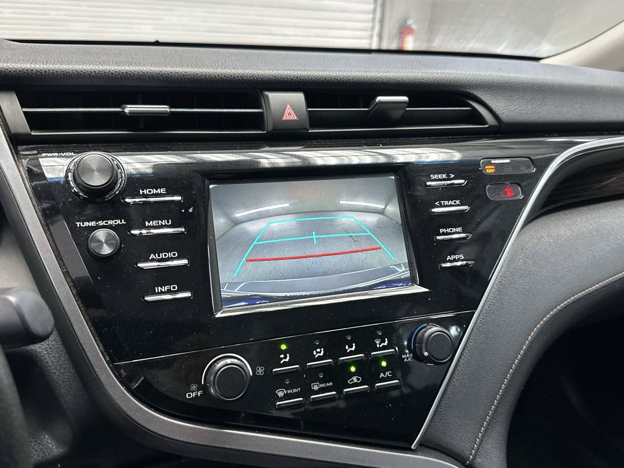 Used 2018 Toyota Camry LE FWD image 20