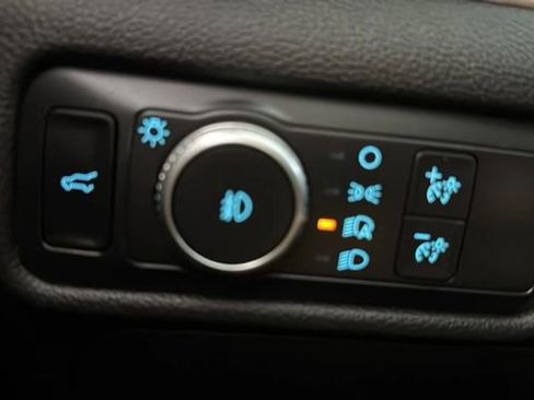 Used 2020 Ford Explorer Limited image 18