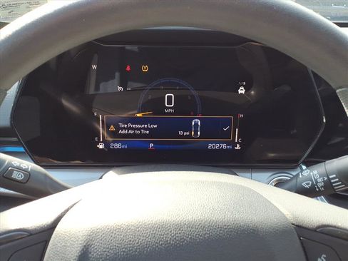 Used 2025 Chevrolet Trax LT FWD image 15