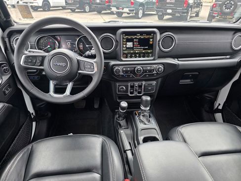 Used 2023 Jeep Wrangler Unlimited Sahara w/ Cold Weather Group AWD/4WD image 18