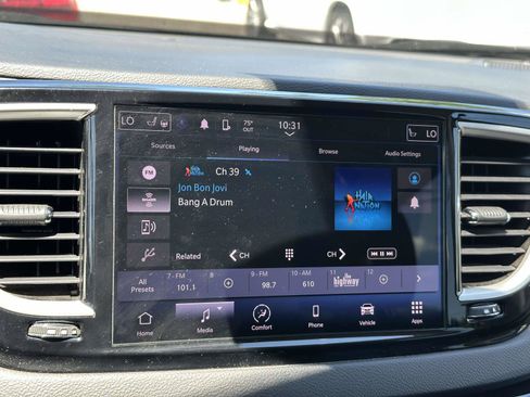 Used 2023 Chrysler Pacifica Touring-L FWD image 24