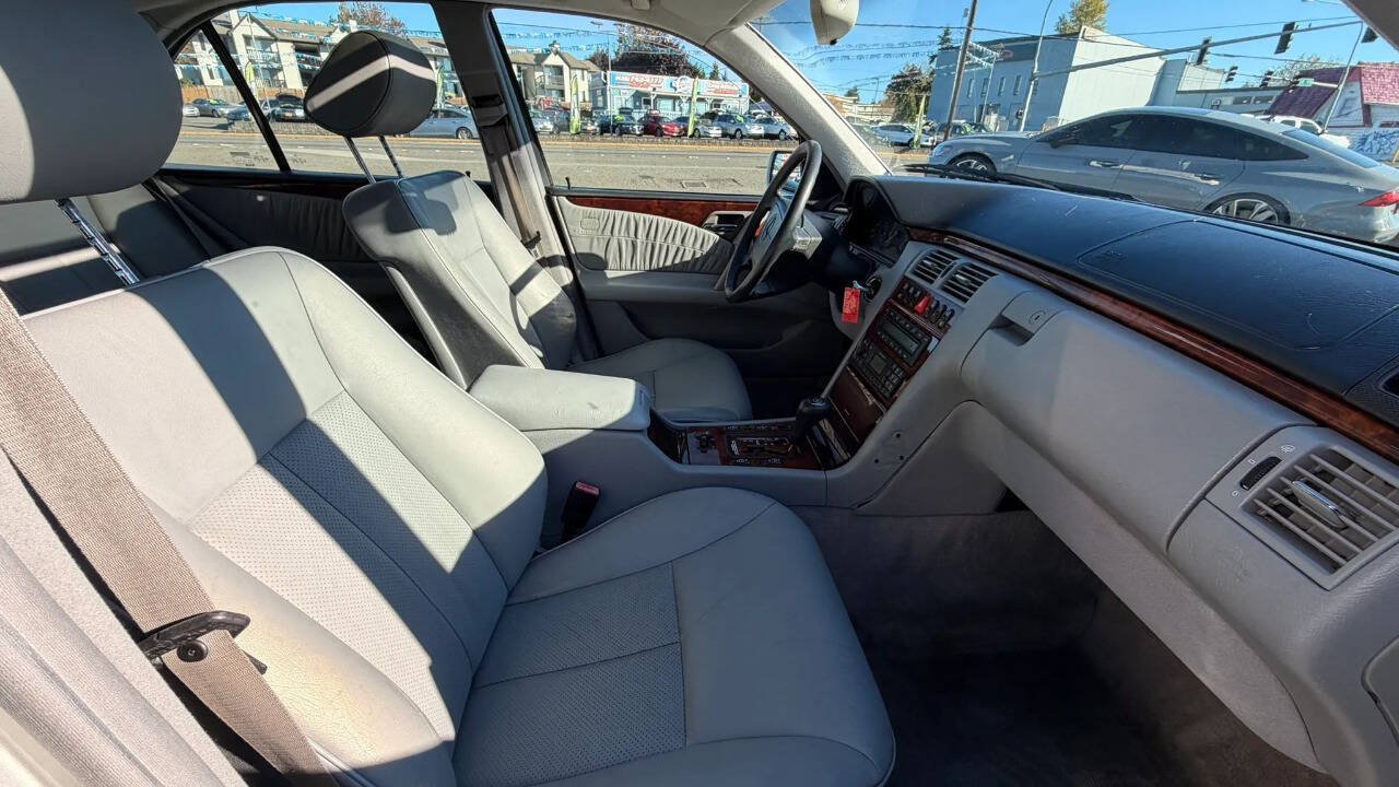 Used 1999 Mercedes-Benz E 320 4MATIC Sedan image 24