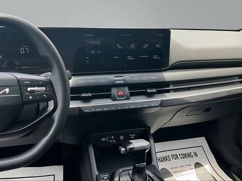 Used 2025 Kia K4 FWD image 9