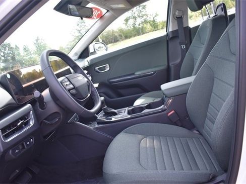 New 2025 Kia K4 EX image 18