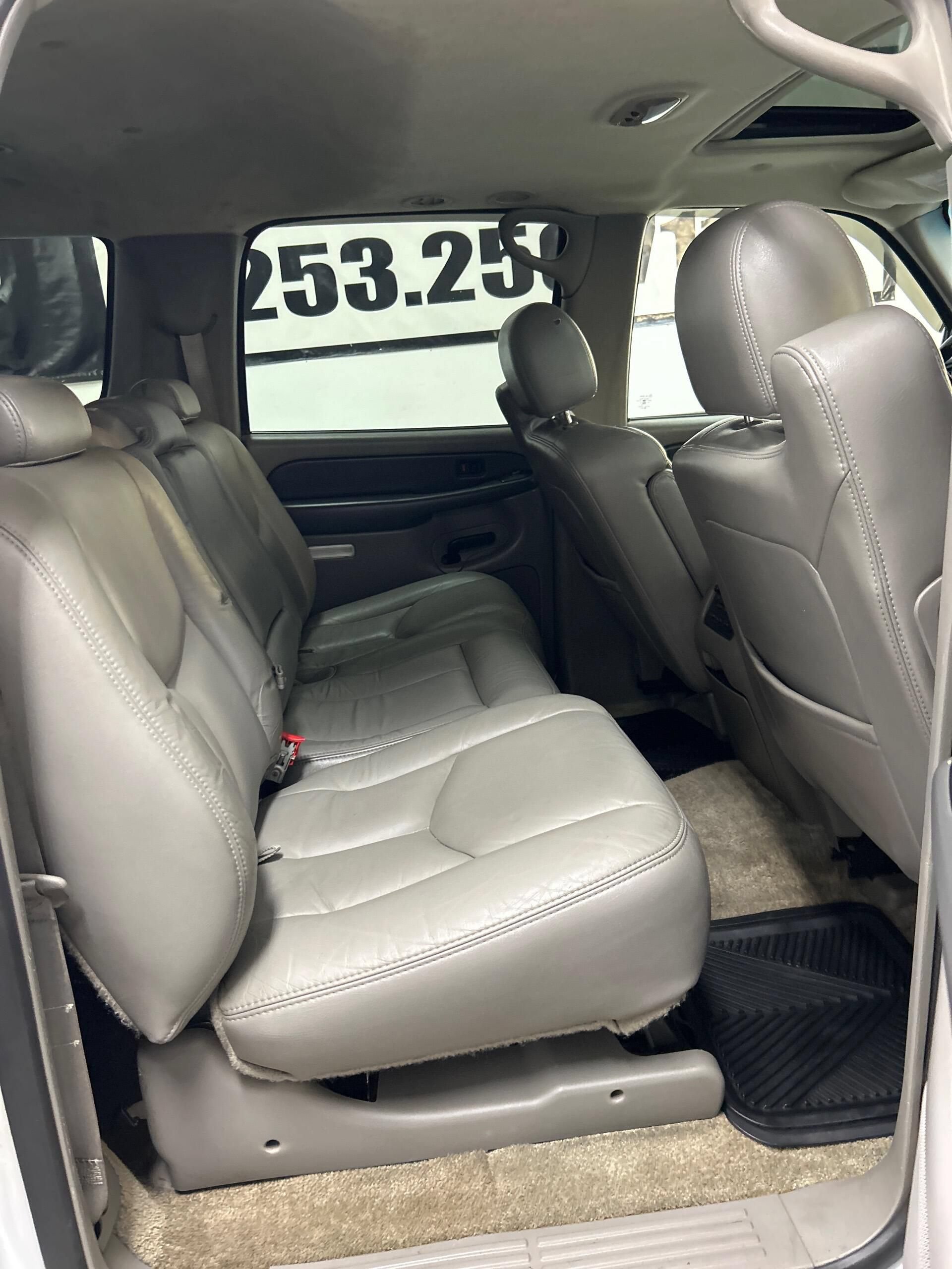 Used 2003 Chevrolet Suburban 2500 LT w/ LT Preferred Equipment Group AWD/4WD image 13