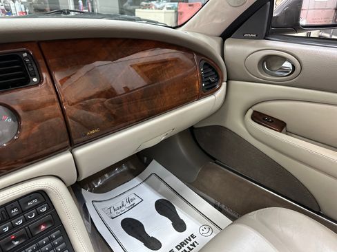 Used 2001 Jaguar XK8 Convertible RWD image 48