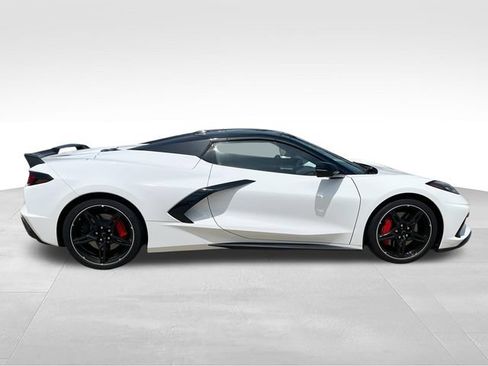 Used 2024 Chevrolet Corvette Stingray Premium Conv w/ Z51 Performance Package RWD image 9