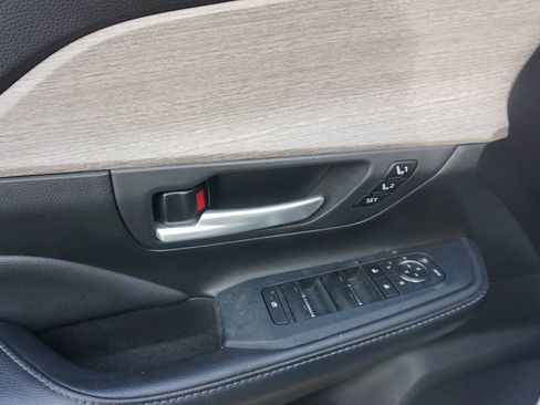 Used 2024 Toyota Grand Highlander FWD image 4
