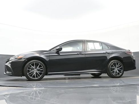 Used 2021 Toyota Camry SE image 42
