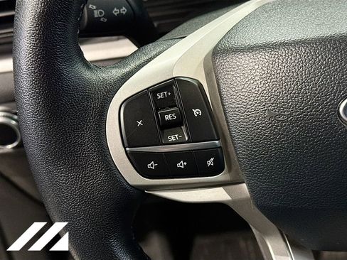 Used 2023 Ford Explorer XLT AWD/4WD image 11