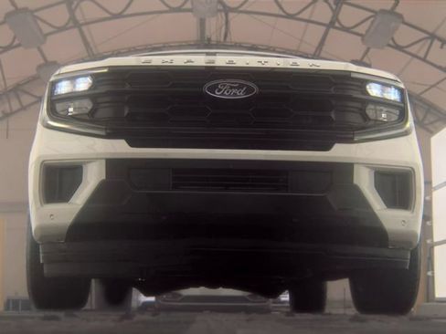 Used 2025 Ford Expedition Max Active AWD/4WD image 3