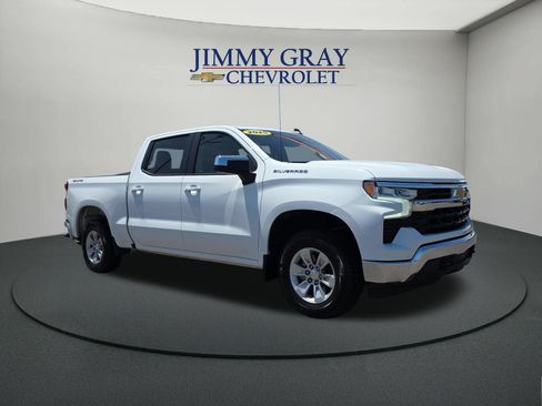 Used 2025 Chevrolet Silverado 1500 LT AWD/4WD image 7