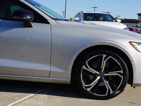 Used 2023 Volvo S60 B5 Plus w/ Climate Package image 8