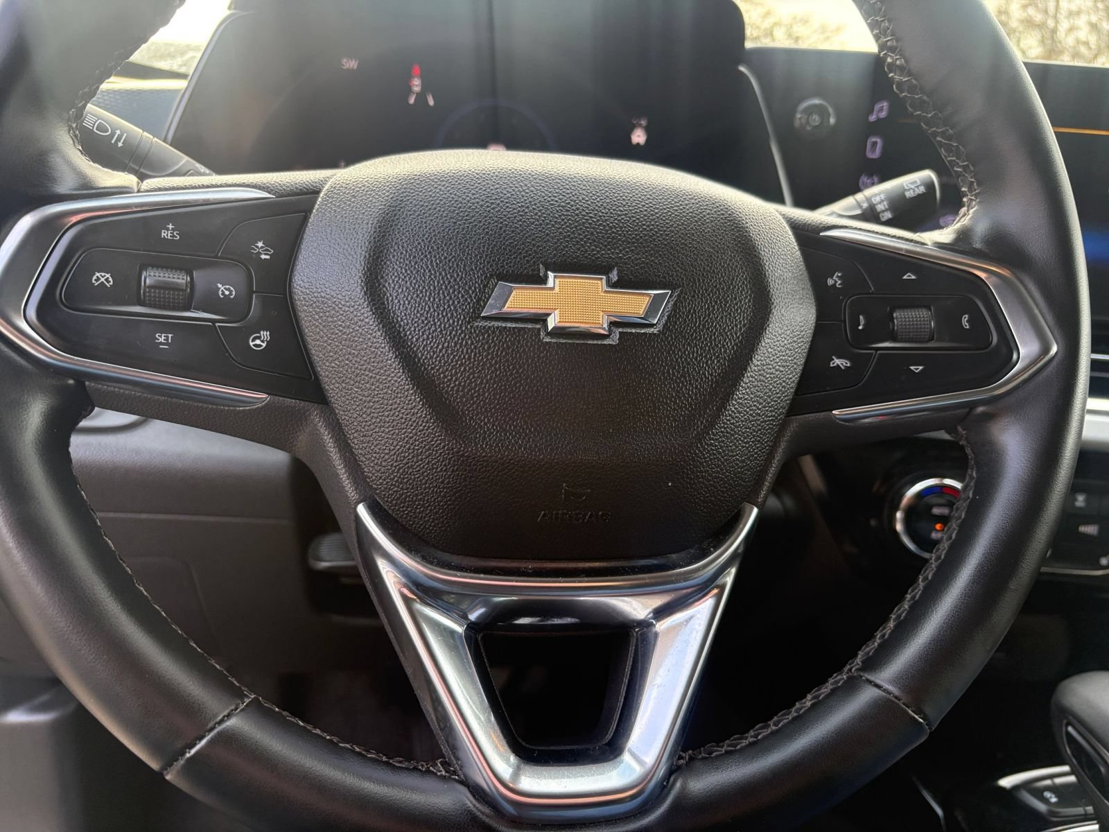 Used 2025 Chevrolet Trax LT w/ LT Convenience Package FWD image 28