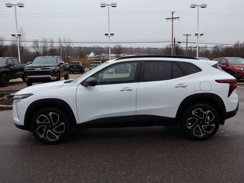 Used 2025 Chevrolet Trax RS w/ Sunroof Package image 29