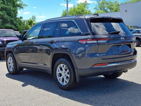 Used 2023 Jeep Grand Cherokee Limited w/ Luxury Tech Group II AWD/4WD image 4