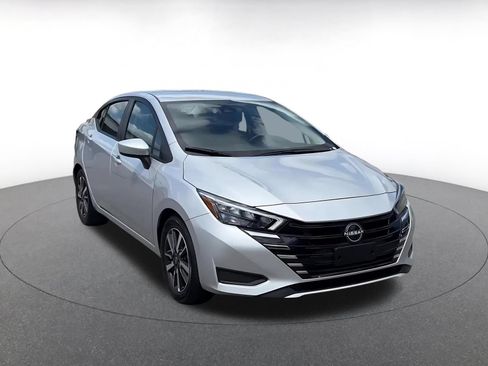 Used 2025 Nissan Versa SV FWD image 2