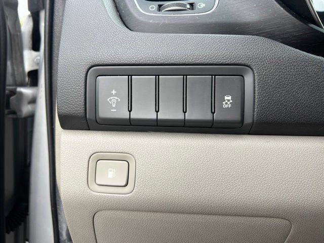Used 2015 Kia Sedona LX FWD image 10