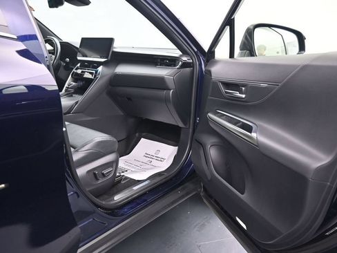 Used 2021 Toyota Venza Limited w/ Carpet Mat Package (TMS) AWD/4WD image 12