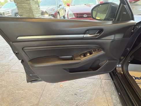 Used 2019 Nissan Altima 2.5 SL FWD image 21